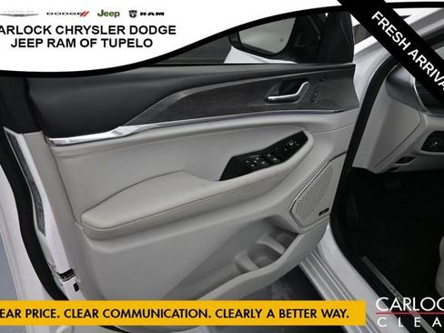Used 2023 Jeep Grand Cherokee Overland w/ Luxury Tech Group IV AWD/4WD image 14