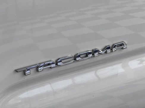 Used 2020 Toyota Tacoma SR5 image 37