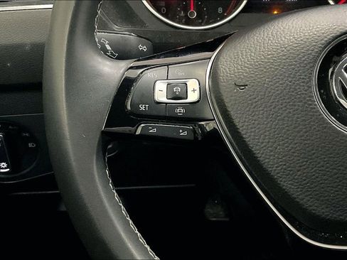 Used 2021 Volkswagen Tiguan SE image 17