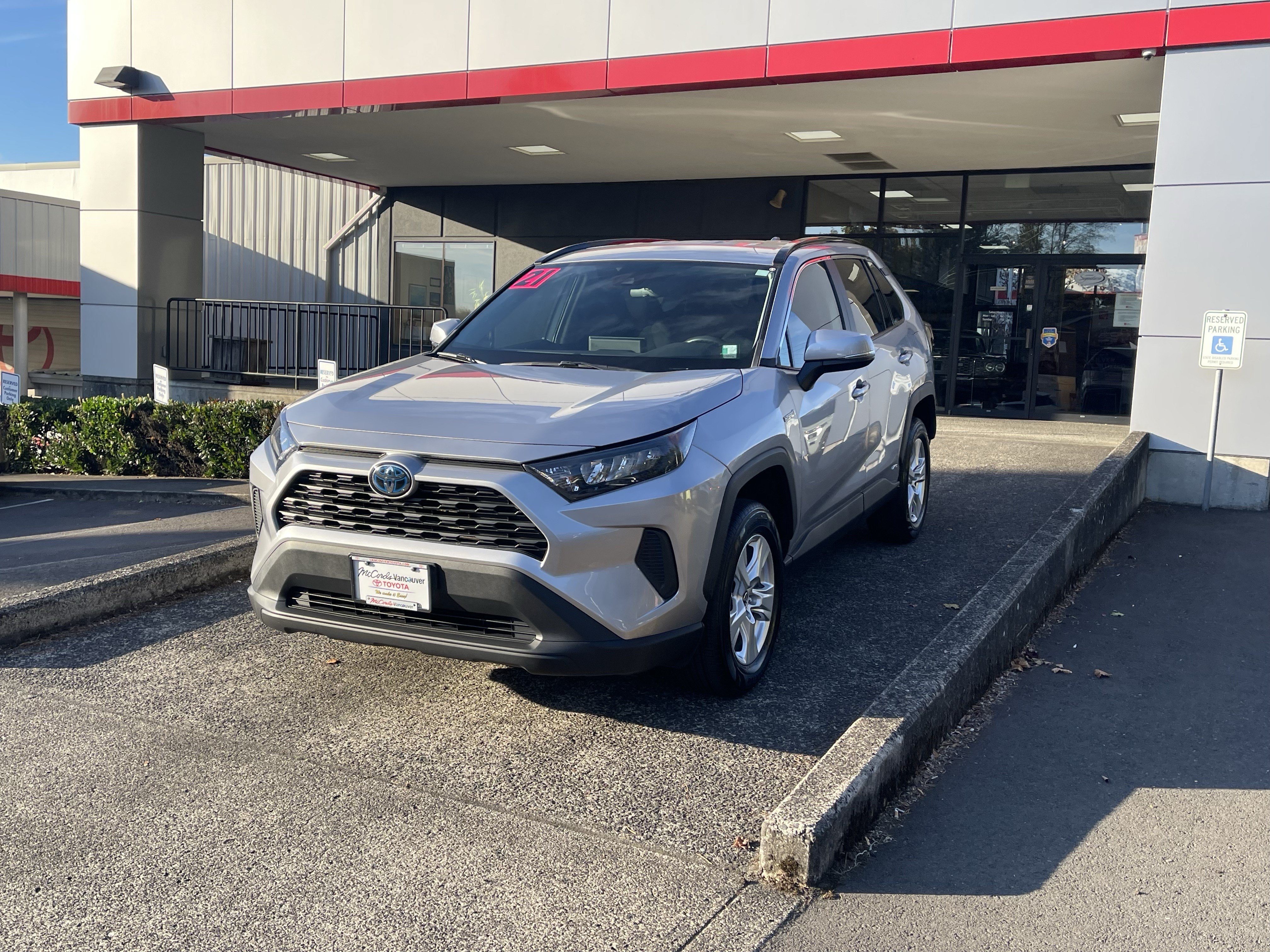 Certified 2021 Toyota RAV4 LE AWD/4WD image 4