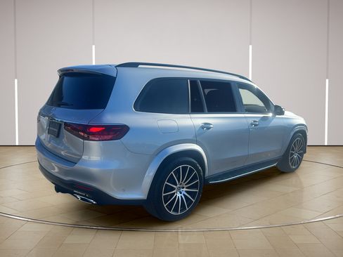 Used 2025 Mercedes-Benz GLS 450 4MATIC image 7