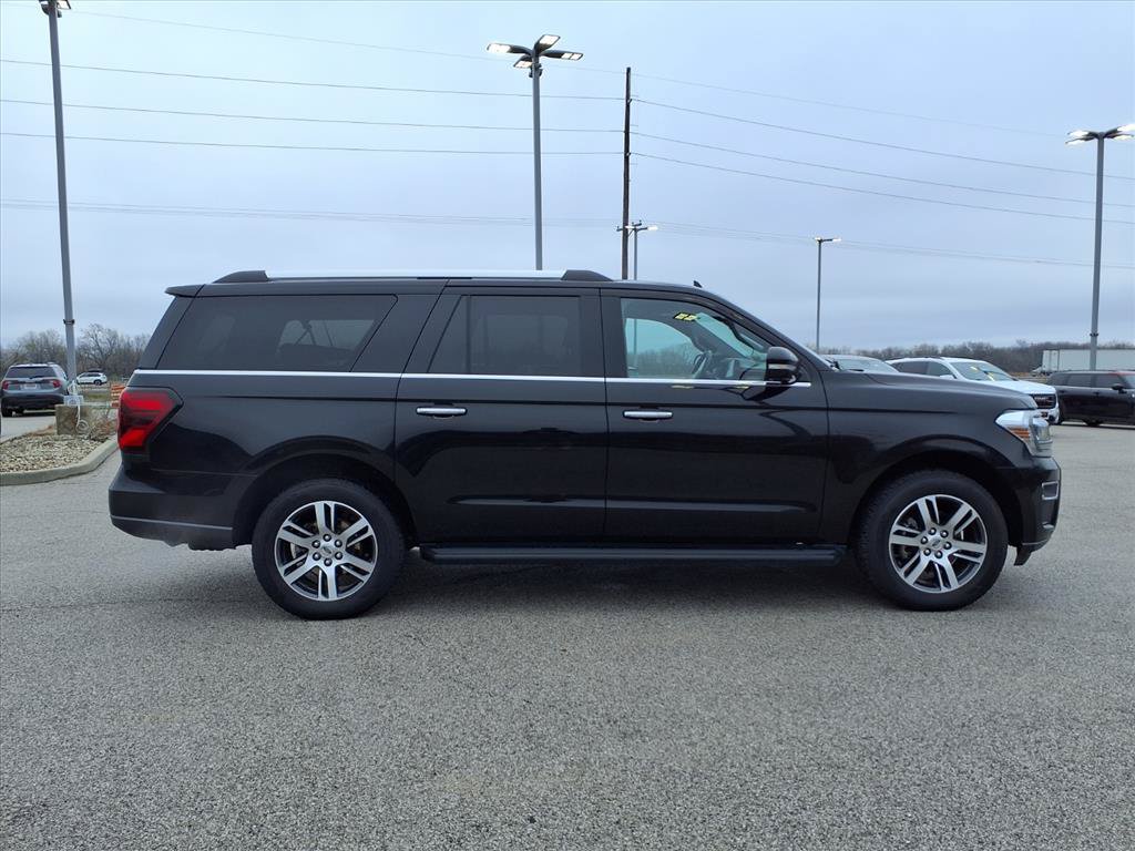 Used 2024 Ford Expedition Max Limited AWD/4WD image 2