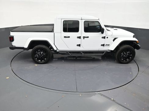 Used 2025 Jeep Gladiator Sport AWD/4WD image 18