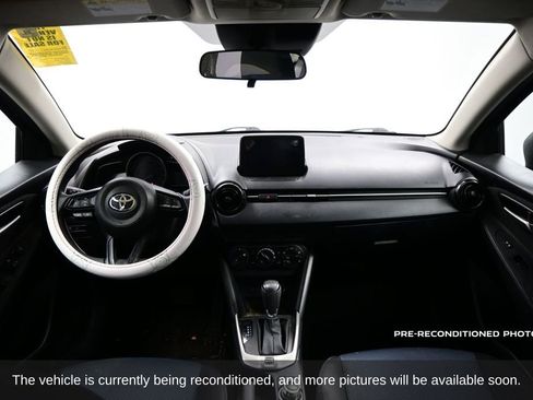 Used 2019 Toyota Yaris L FWD image 12