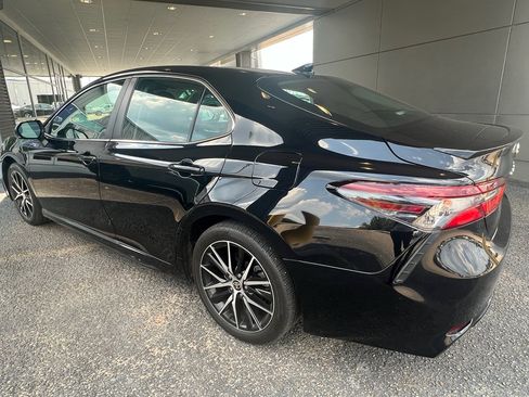 Used 2024 Toyota Camry SE image 6