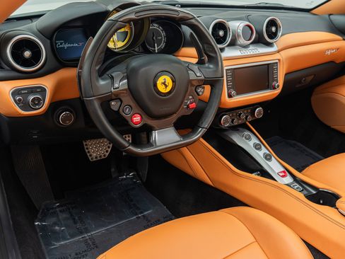 Used 2015 Ferrari California T image 13