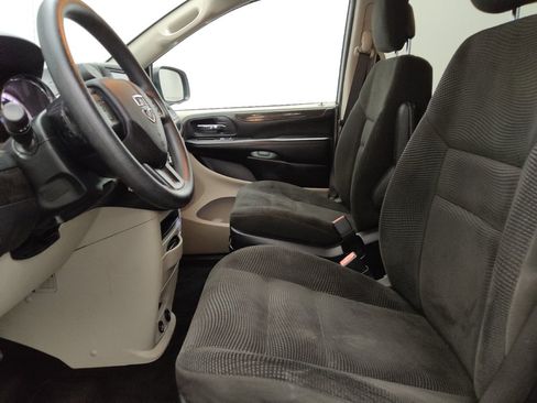 Used 2020 Dodge Grand Caravan SE FWD image 17