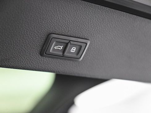 Used 2024 Audi Q8 e-tron Premium Plus w/ Premium Plus Package image 39