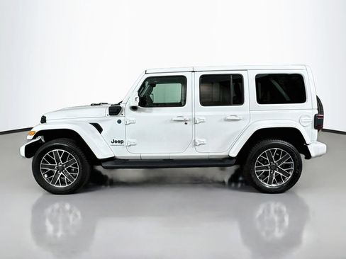 Used 2023 Jeep Wrangler Unlimited Sahara AWD/4WD image 9