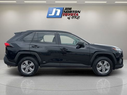 Used 2023 Toyota RAV4 LE AWD/4WD image 4