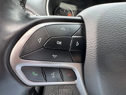 Used 2020 Jeep Cherokee Latitude Plus w/ Cold Weather Group image 90