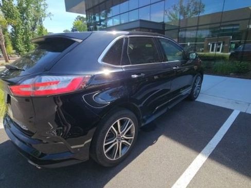 Used 2019 Ford Edge Titanium w/ Equipment Group 301A FWD image 6