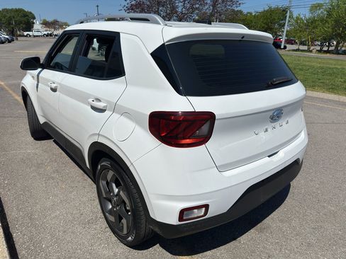Used 2025 Hyundai Venue SEL image 7