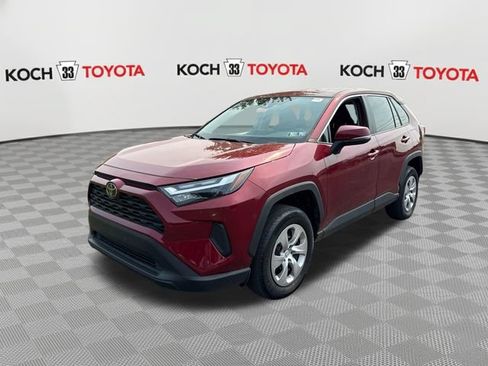 Used 2023 Toyota RAV4 LE AWD/4WD image 3