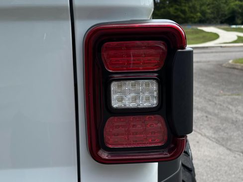Used 2022 Jeep Gladiator Rubicon w/ LED Lighting Group AWD/4WD image 40