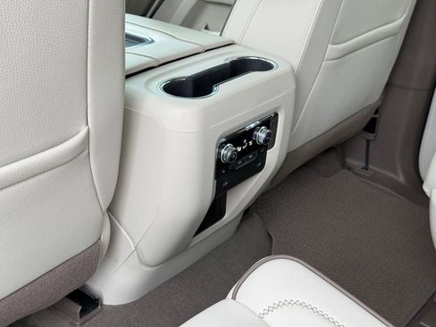 Used 2022 GMC Yukon Denali image 29