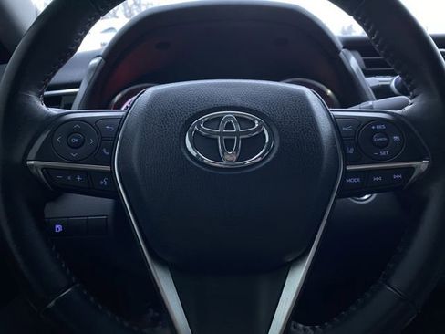 Used 2018 Toyota Camry XLE image 16