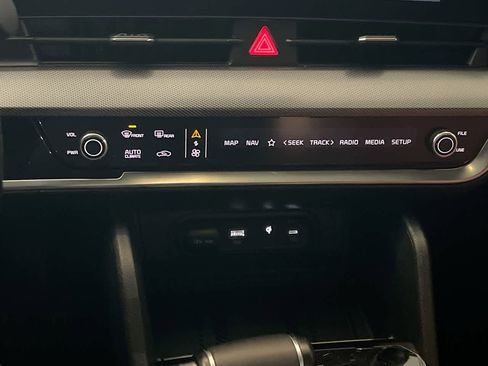 Used 2024 Kia Sportage SX image 19