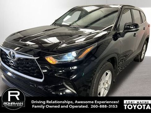 Used 2023 Toyota Highlander LE image 8