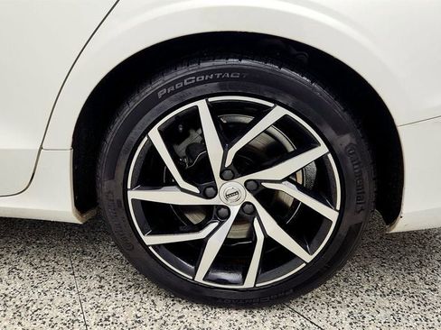 Used 2019 Volvo S60 T6 Momentum w/ Premium Package image 9