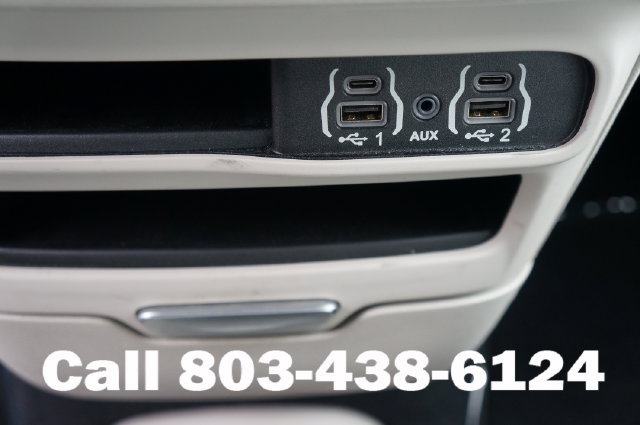 Used 2023 Chrysler Pacifica Touring-L FWD image 9