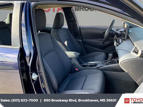 Used 2023 Toyota Corolla LE image 6