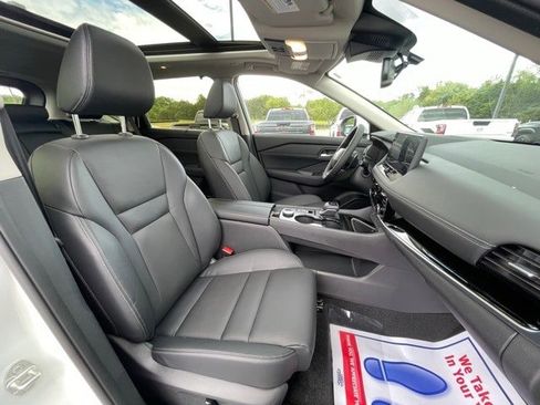 New 2025 Nissan Rogue SL w/ Tech Package image 19