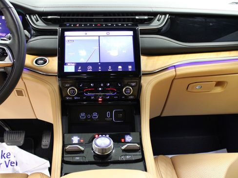 Used 2024 Jeep Grand Cherokee Summit image 17