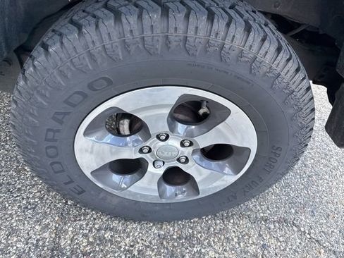 Used 2017 Jeep Wrangler Unlimited Sahara w/ Connectivity Group AWD/4WD image 8