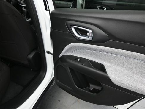 Used 2025 Jeep Compass Sport image 14