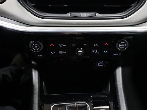 Used 2022 Jeep Compass Limited image 27