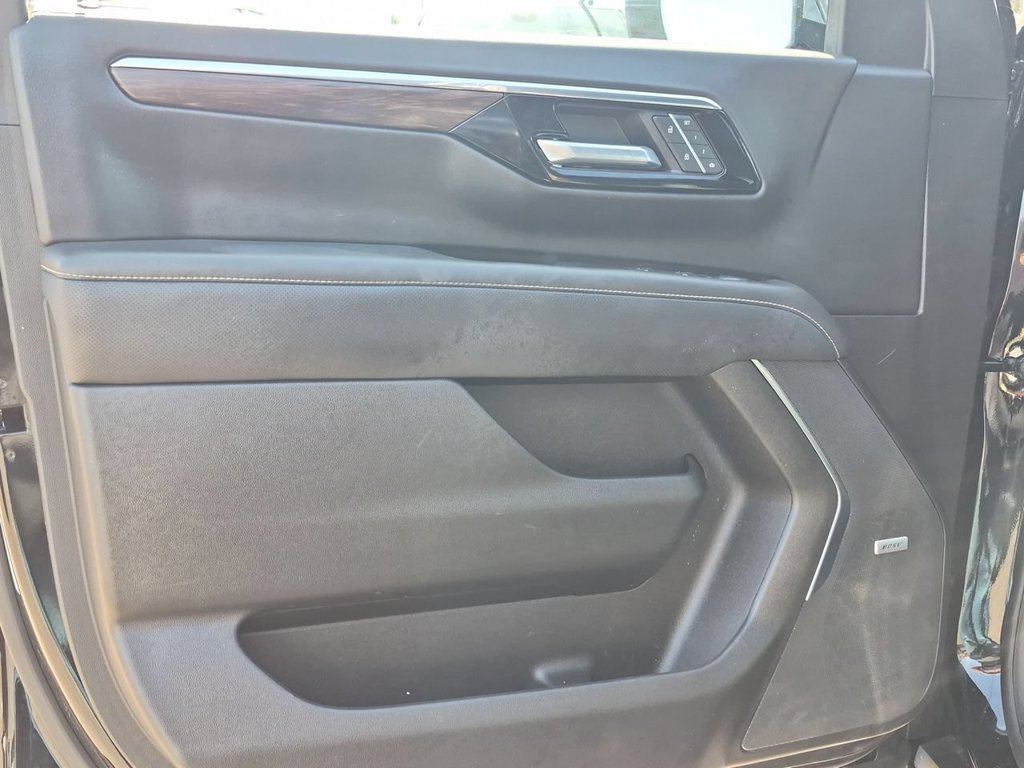 Used 2026 Chevrolet Suburban Premier AWD/4WD image 22