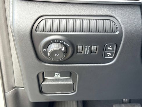 Used 2024 Jeep Grand Wagoneer L Series III image 34