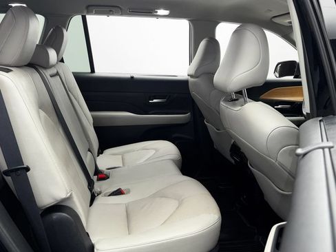 Certified 2024 Toyota Grand Highlander AWD image 41