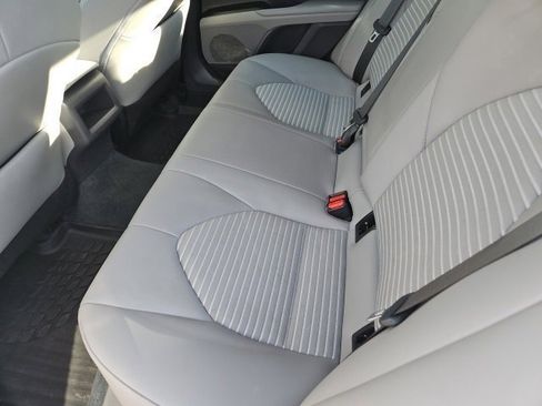 Used 2022 Toyota Camry SE image 5