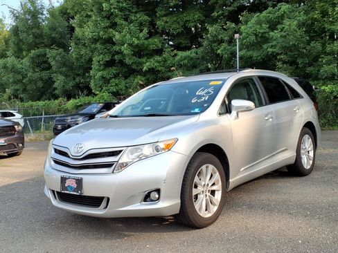 Used 2014 Toyota Venza LE AWD/4WD image 3