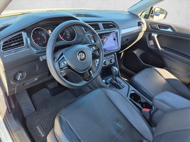 Used 2020 Volkswagen Tiguan SE w/ Panoramic Sunroof Package FWD image 9