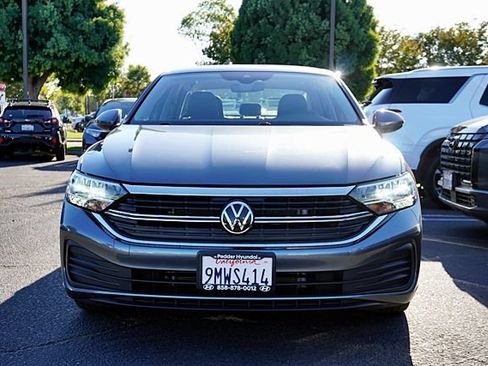 Used 2024 Volkswagen Jetta SE FWD image 5