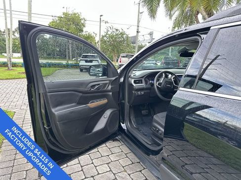 Used 2023 GMC Acadia SLE w/ Driver Convenience Package FWD image 22