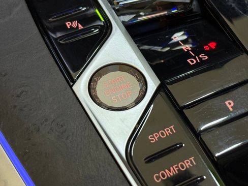 Used 2024 BMW X7 xDrive40i image 41