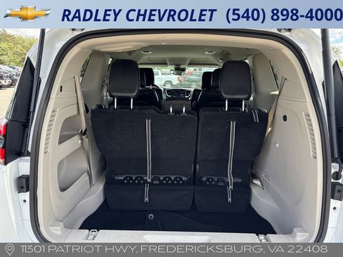 Used 2024 Chrysler Pacifica Touring-L image 25