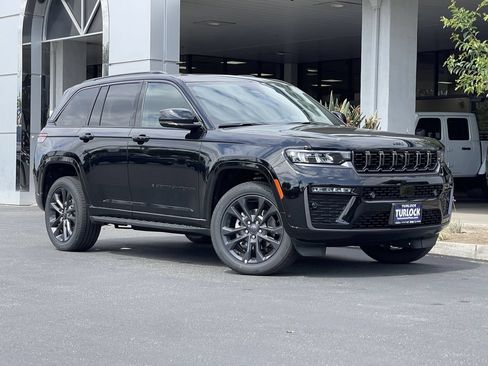 New 2026 Jeep Grand Cherokee Limited AWD/4WD image 2