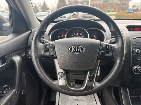Used 2013 Kia Sorento LX image 19