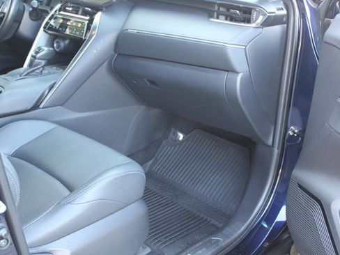 Used 2023 Toyota Venza XLE image 37