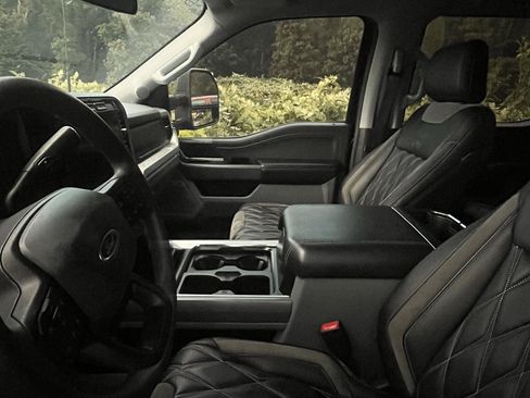 Used 2024 Ford F250 XLT w/ Black Appearance Package AWD/4WD image 6