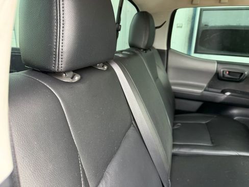 Used 2017 Toyota Tacoma SR image 19