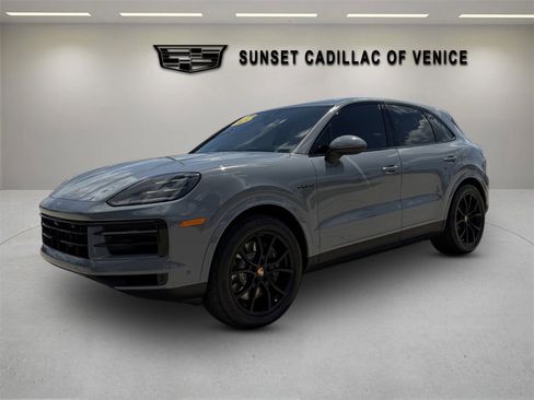 Used 2025 Porsche Cayenne E-Hybrid AWD/4WD image 40