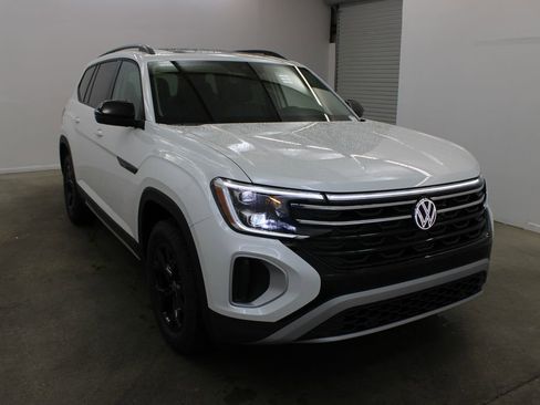 New 2026 Volkswagen Atlas Peak Edition AWD/4WD image 6