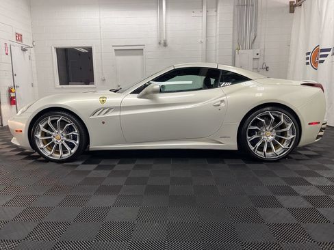 Used 2012 Ferrari California RWD image 6