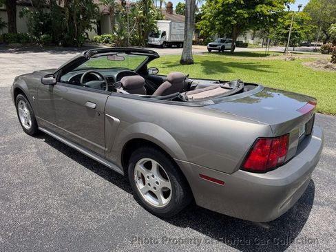 Used 2002 Ford Mustang Convertible RWD image 3